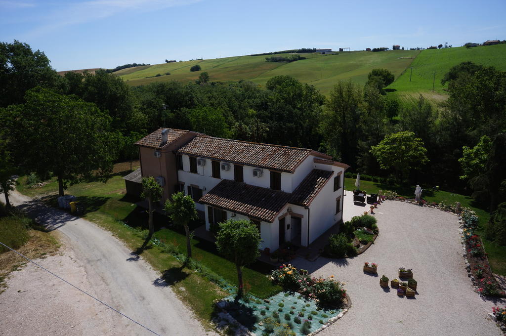 Agriturismo La Cantina Di Bacco Pensionat Loretello Exteriör bild